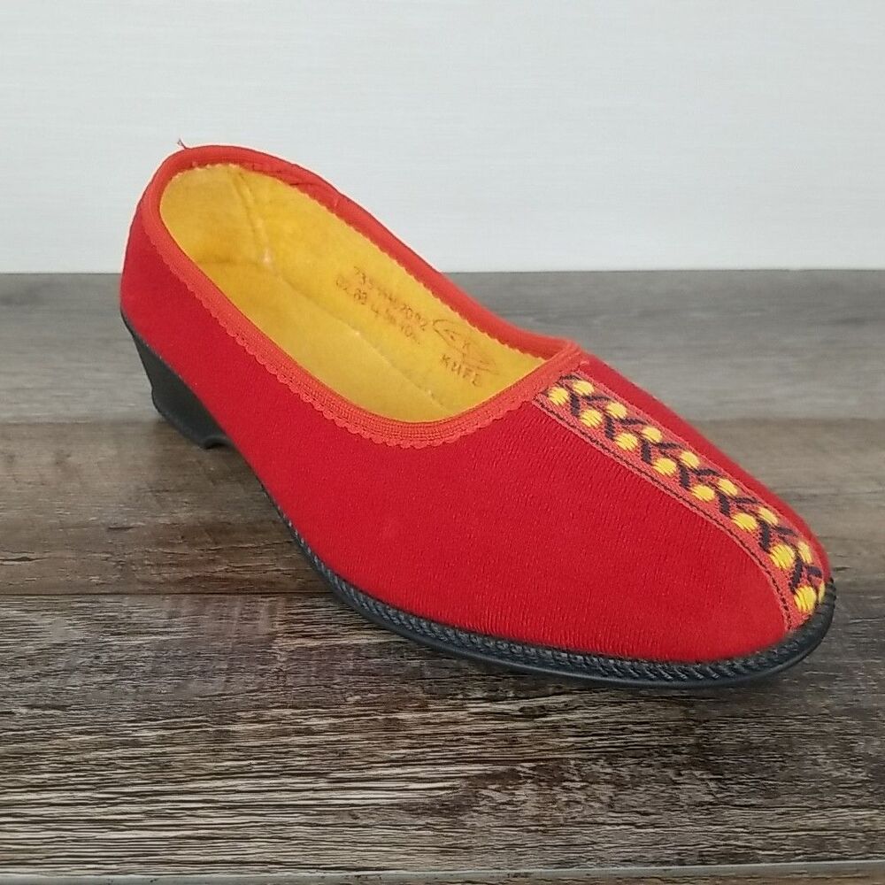 Vintage 1980s Soviet USSR Red House Slippers Kyiv Ukraine Size 37 US 6.5 Folk